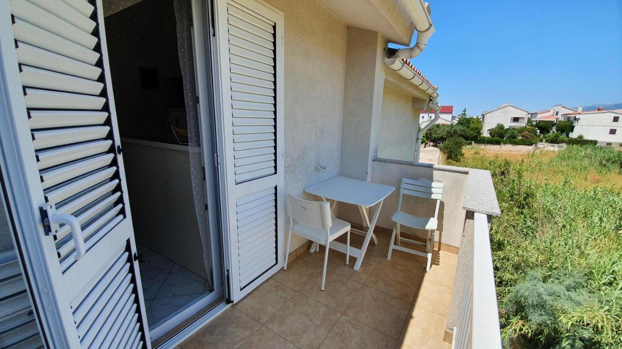 Apartments Miki Pag Town Exterior photo