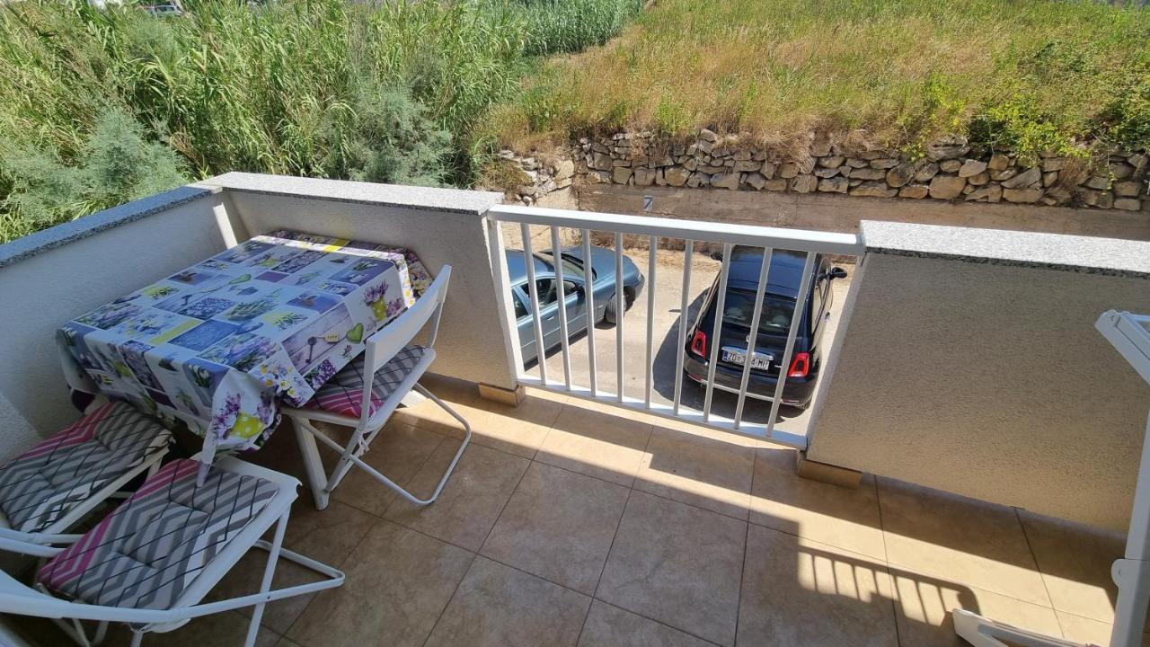 Apartments Miki Pag Town Exterior photo