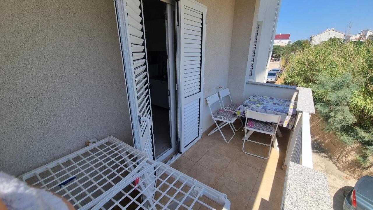 Apartments Miki Pag Town Exterior photo