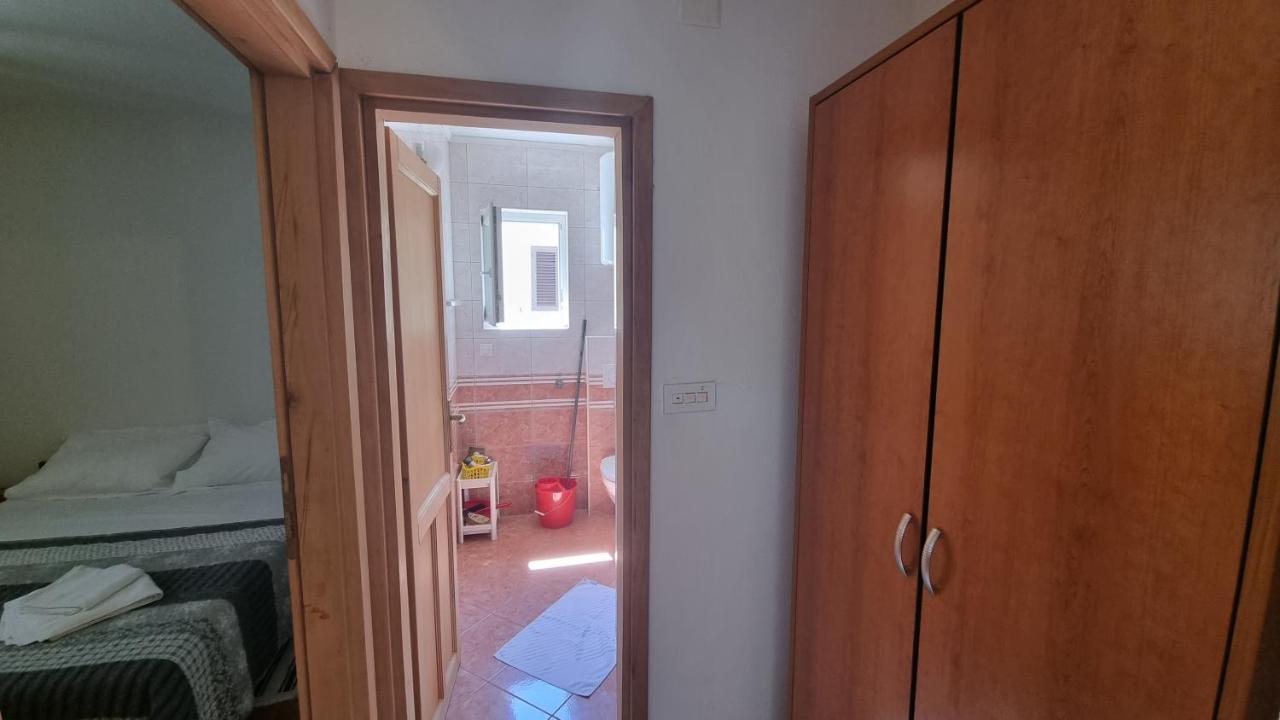 Apartments Miki Pag Town Exterior photo