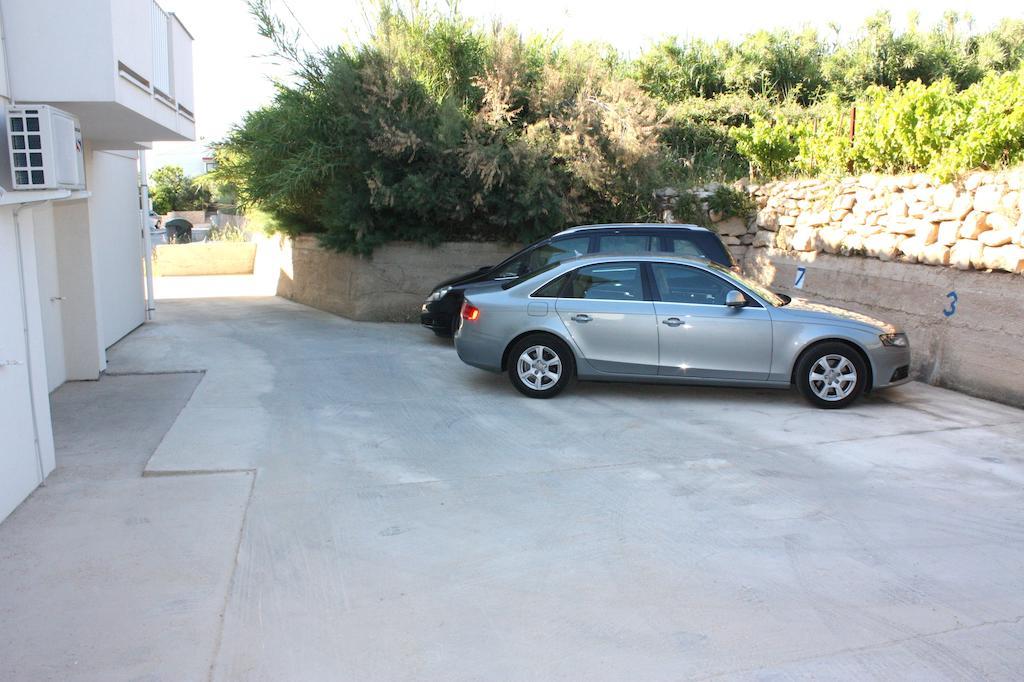 Apartments Miki Pag Town Exterior photo